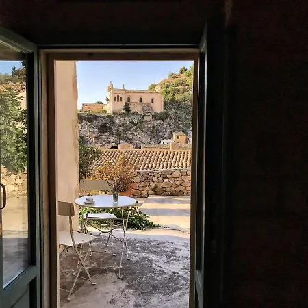 Il Corvo Di Pietra בית נופש