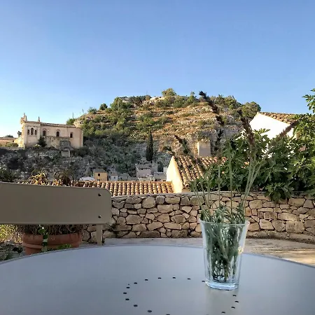 Il Corvo Di Pietra * Scicli