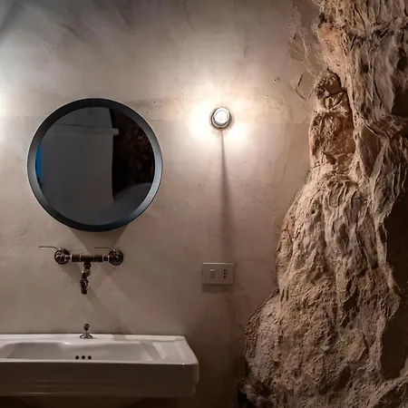 Il Corvo Di Pietra * Scicli