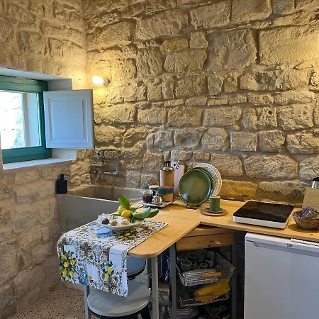 Il Corvo Di Pietra שיקלי